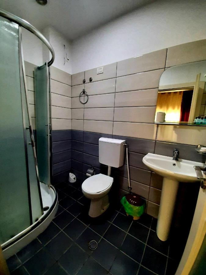 Hotel Vila Giorgio Shkodra Kültér fotó