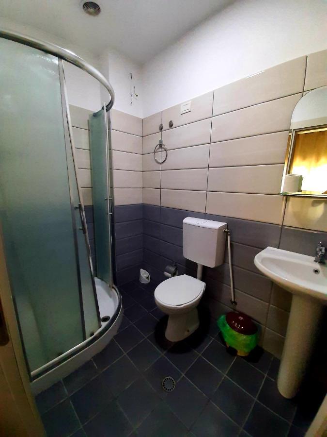 Hotel Vila Giorgio Shkodra Kültér fotó